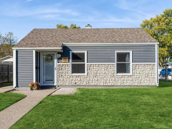 3832 Pearl Ave, Davenport, IA 52802