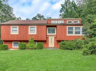 10 Mountain View Ct, Pomona, NY 10970