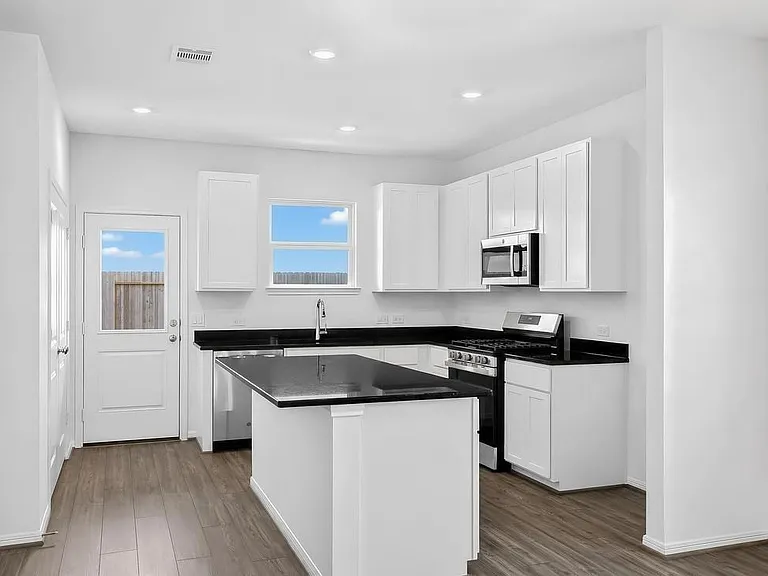 18027 Lasso Mills Dr — Photo 2