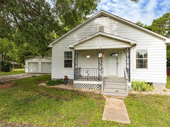 776 Wall St, Livingston, IL 62058