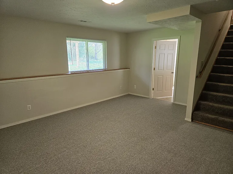 922 Vos St — Photo 14
