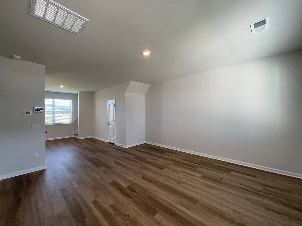 3 bed, 2.5 bath, 1518 sqft, $2,350 — Photo 3
