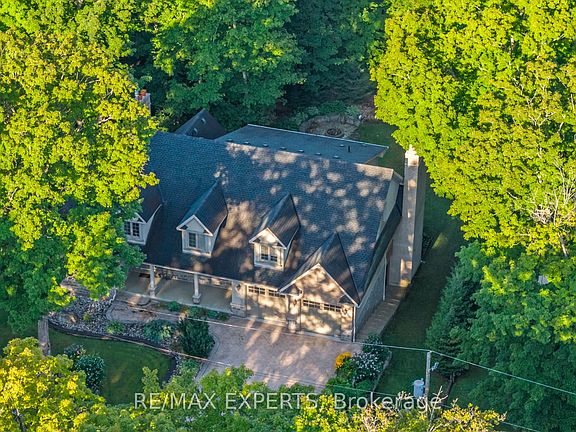 4th image of 431 Manley Cres