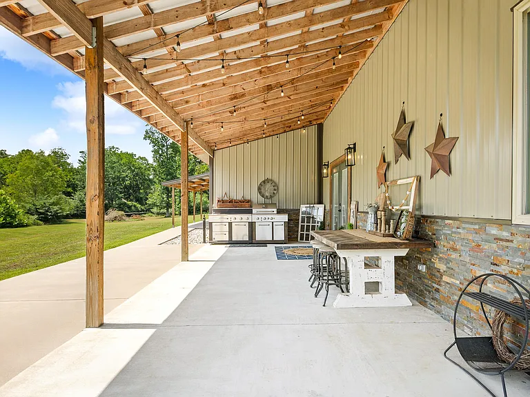 6121 Red Bud Ln — Photo 32