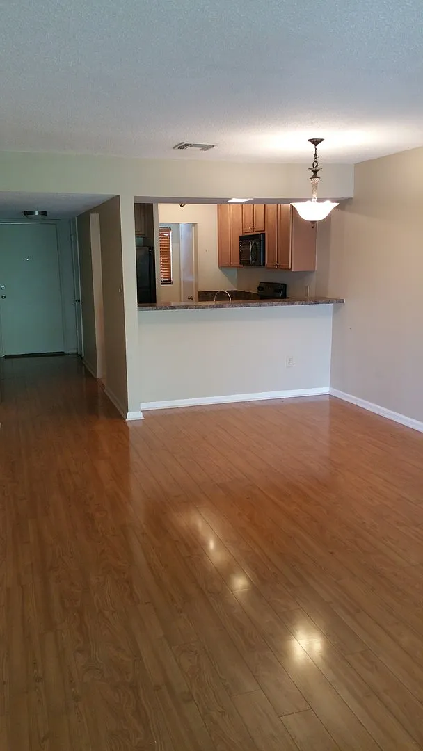 Building Photo - 2934 Plaza Terrace Dr