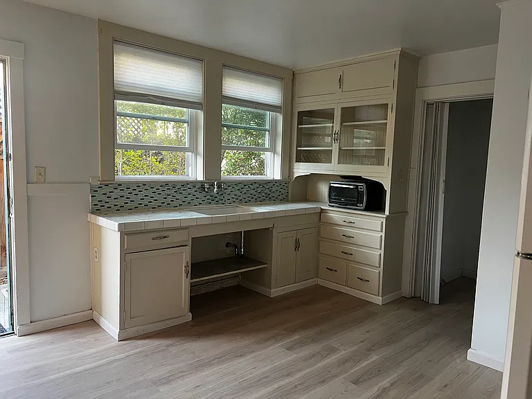 548 Vera Ave — Photo 2