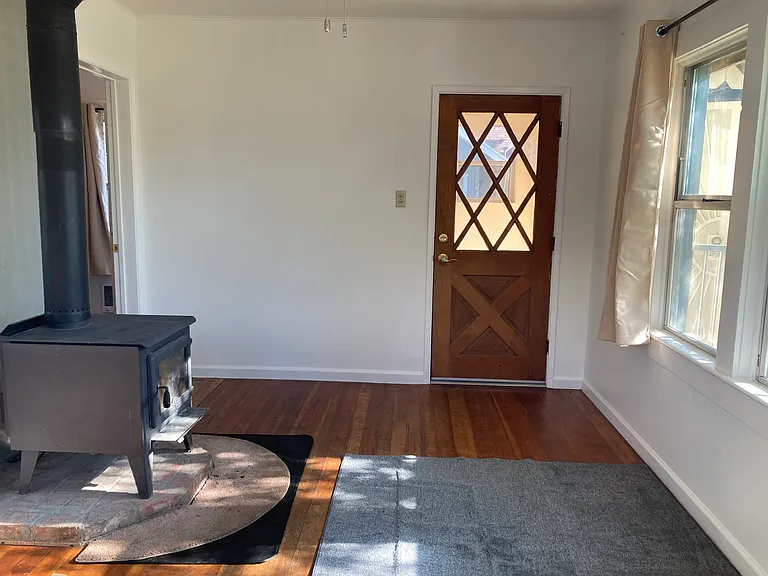 605 Delwood St — Photo 2