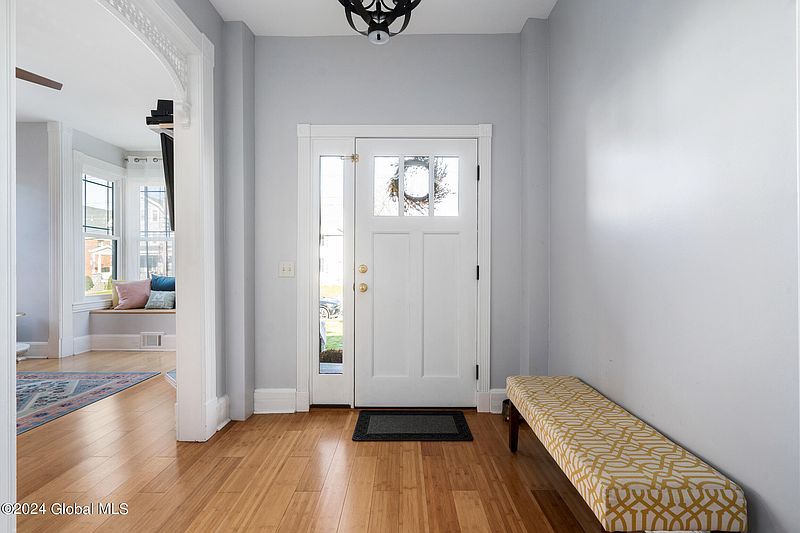 4th image of 258 Pawling Avenue
