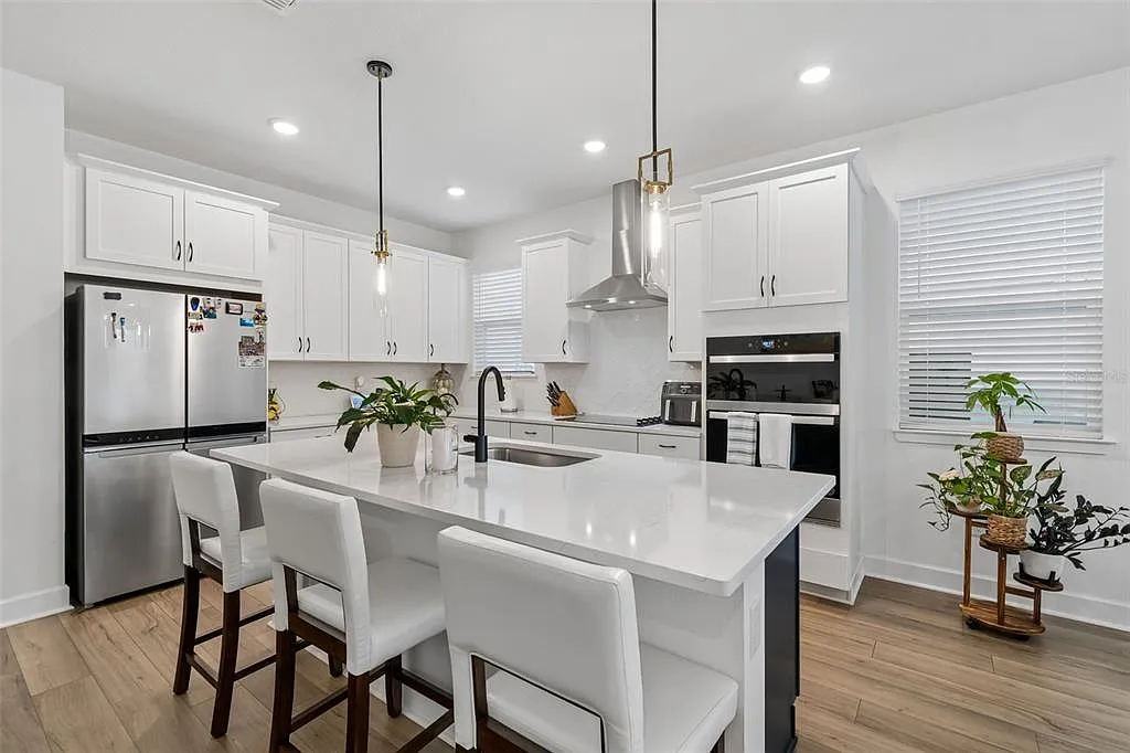 3 bed, 2.5 bath, 2310 sqft, $3,100 — Photo 1