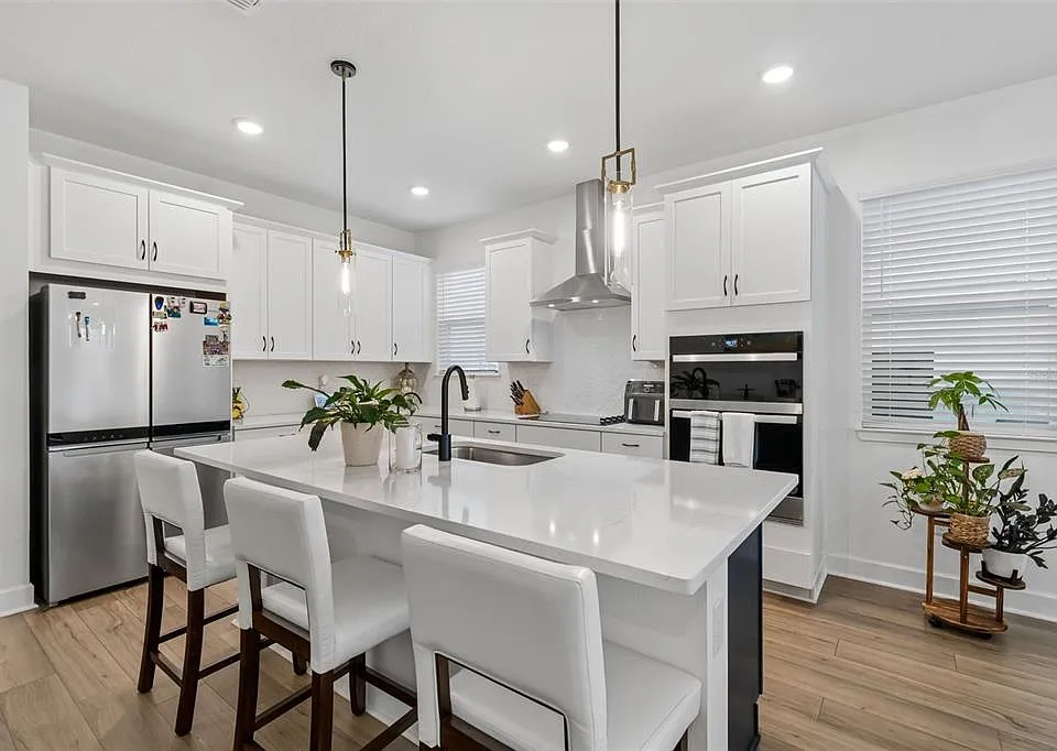 2021 Amelia Bay Pl