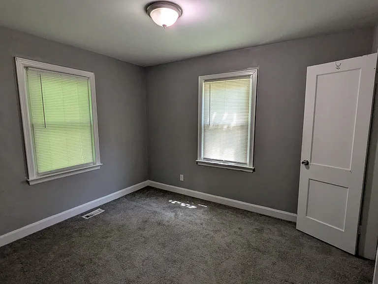 3213 S Ash Ave — Photo 5