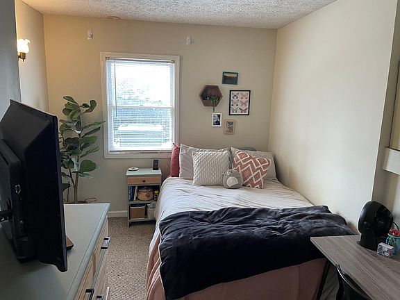 3rd image of 350 Woodland Ave #2