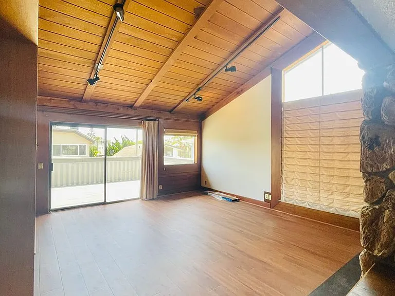 1047 Driftwood Ln — Photo 10