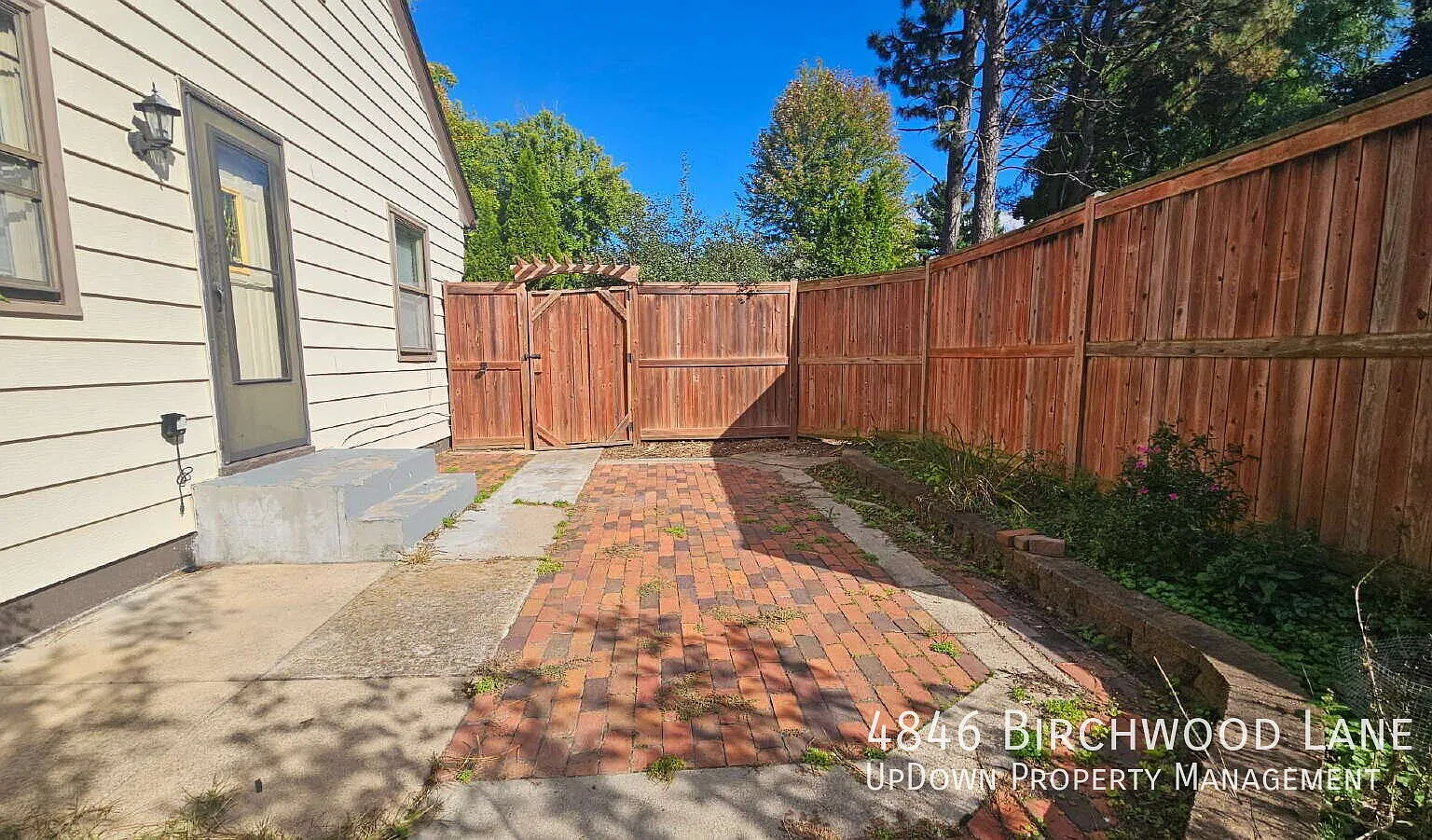 Minnetonka Home: 3-Bedroom Retreat with Finished Basement & Hardwood Floors available now — Photo 4