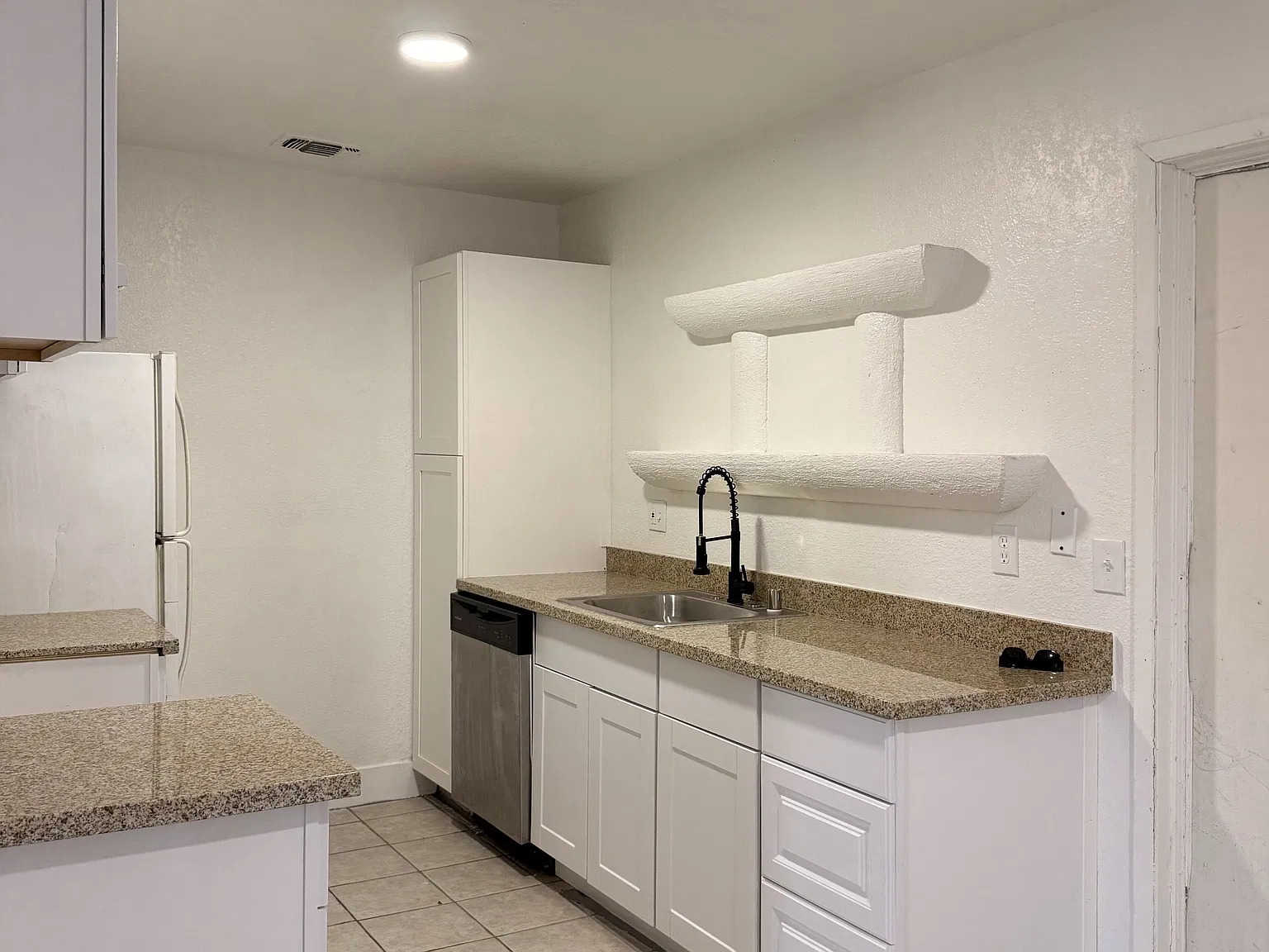 3 bed, 1232 sqft, $2,195 — Photo 2