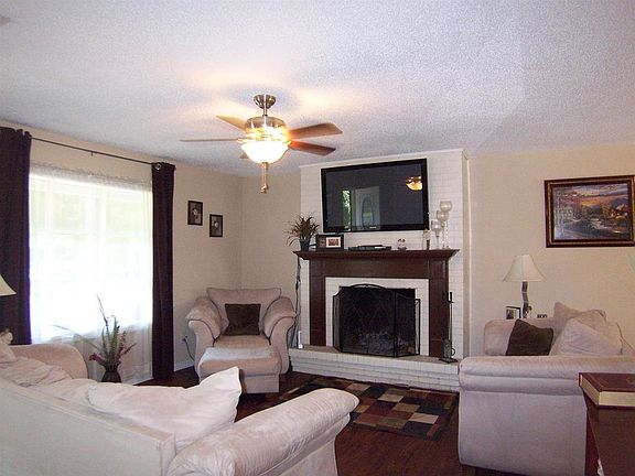 5th image of 412 Meadow Ln