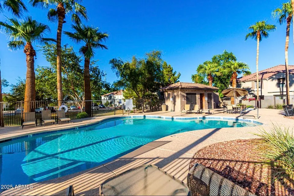 3 bed, 2.5 bath, 1439 sqft, $900 — Photo 2