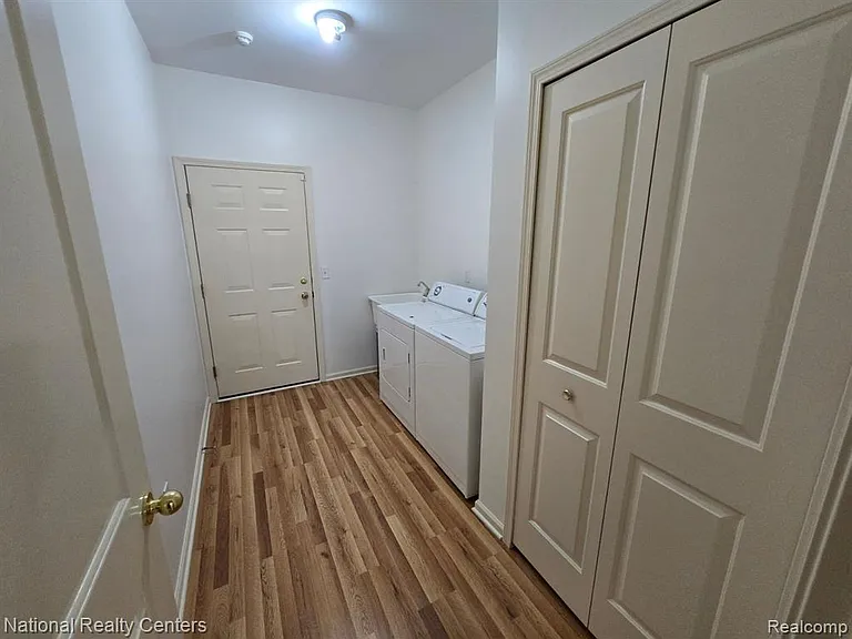 4058 Radcliff Dr — Photo 14