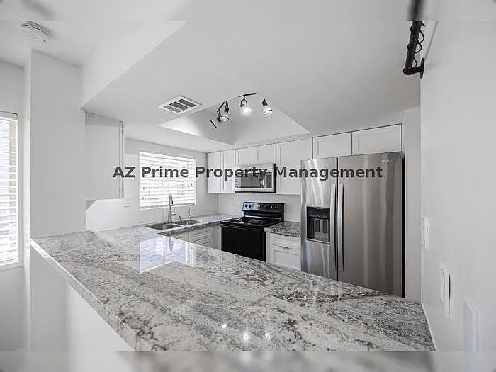 1808 N 32nd St #104 — Photo 8