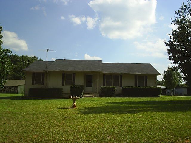 2nd image of 160 Moore Rd