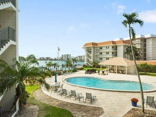 222 Harbour DR #204, NAPLES, FL 34103