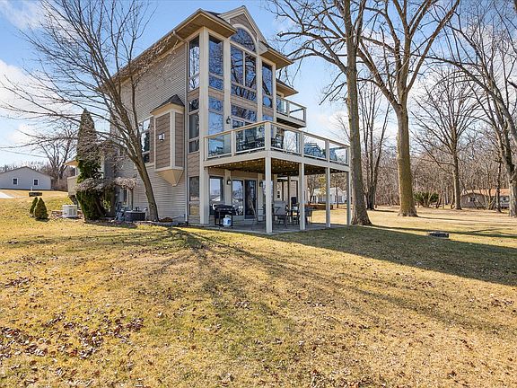 3rd image of 2490 Lakeview Dr