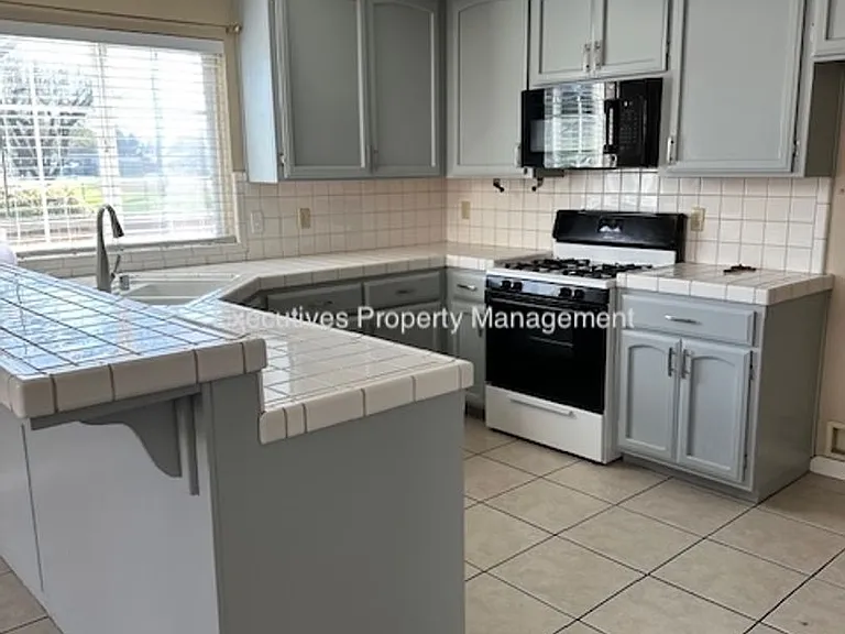 1103 Acapulco Ct — Photo 7