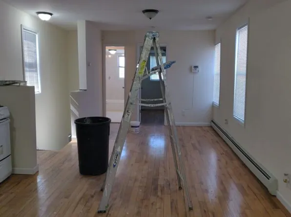 (undisclosed Address), Far Rockaway, NY 11691