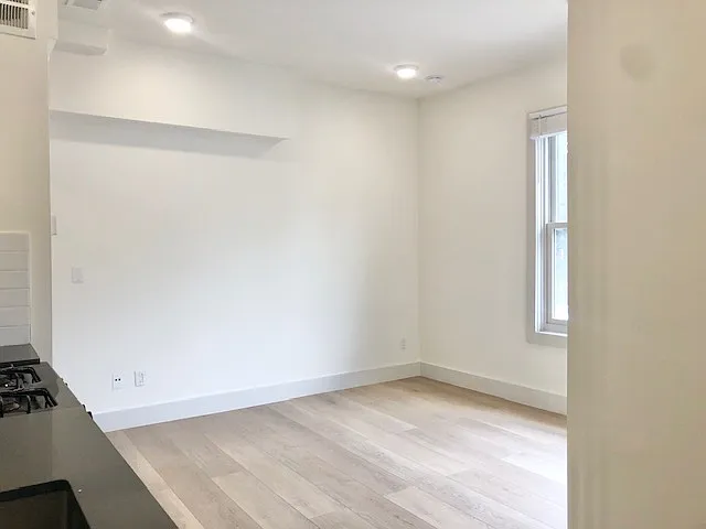 Studio, $2,100 — Photo 2