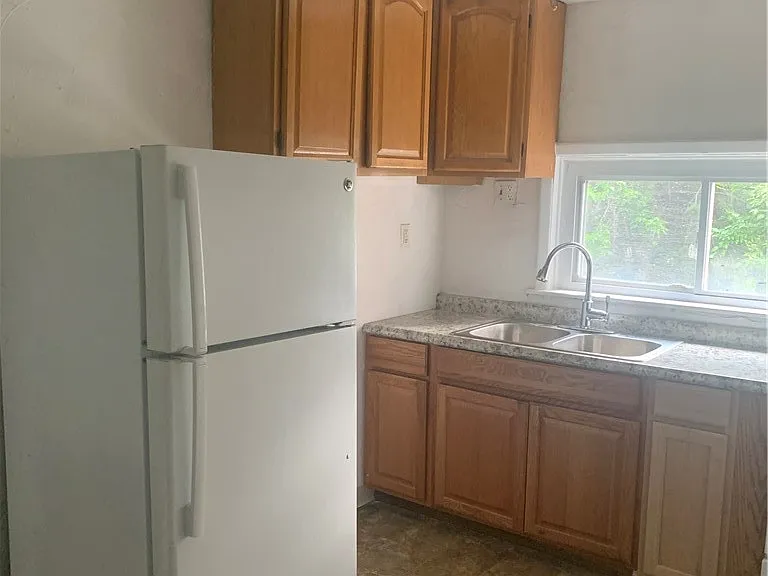 310 Knox Ave — Photo 4