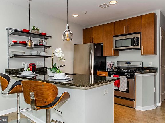 3rd image of 444 W Broad St Unit 636