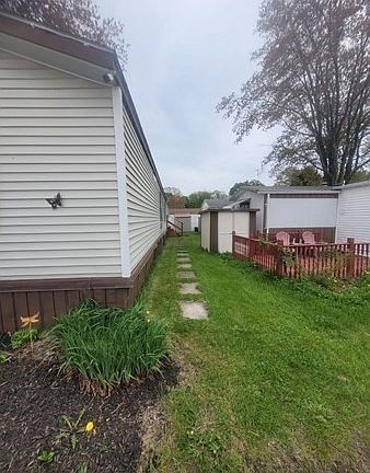 3rd image of 557 SW Cutoff #140