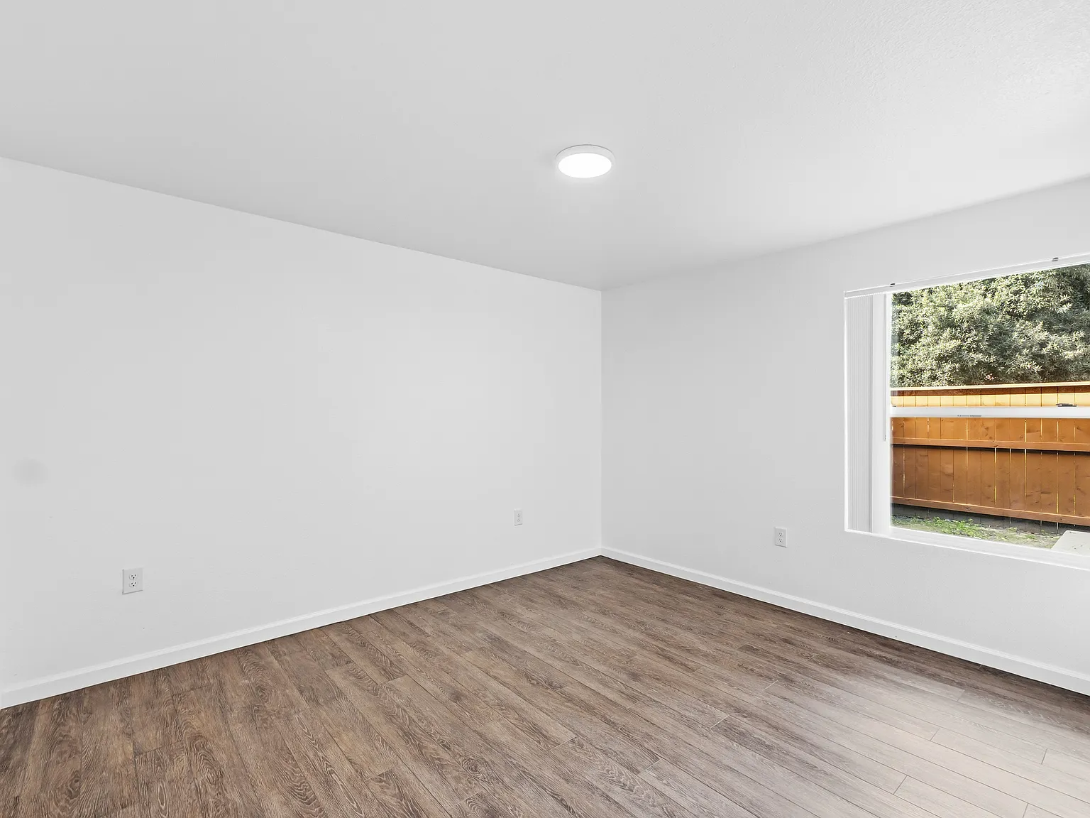 Oakbrook Apartments — Photo 2
