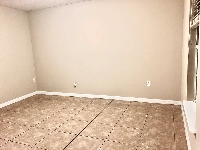 1253 Stonewater Cir — Photo 16