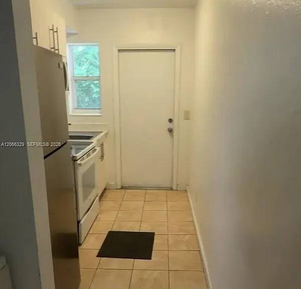 640 SW 5th St #4 — Photo 2