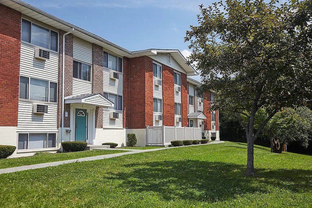 Dutchess Apartments — Photo 3