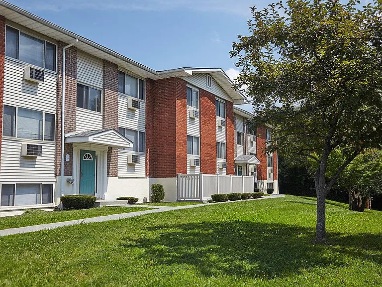 Dutchess Apartments — Photo 3