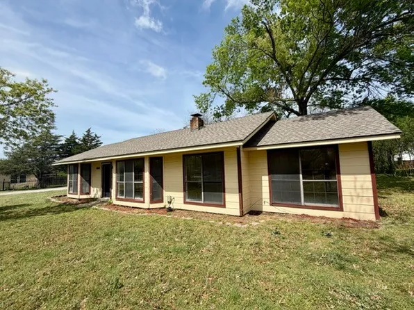 210 W Houston St, Leonard, TX 75452