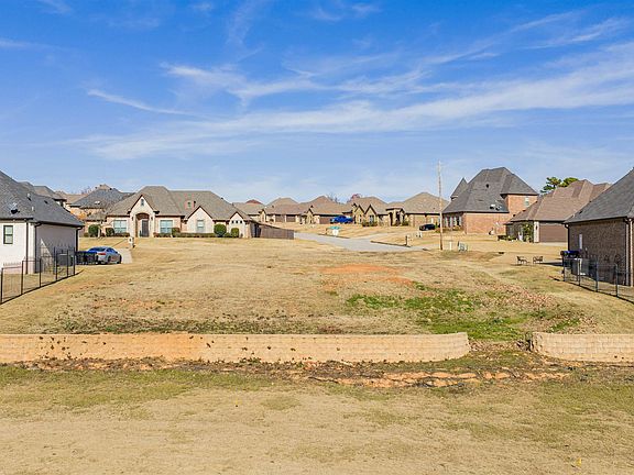4th image of 2907 Fairway Oaks Ln