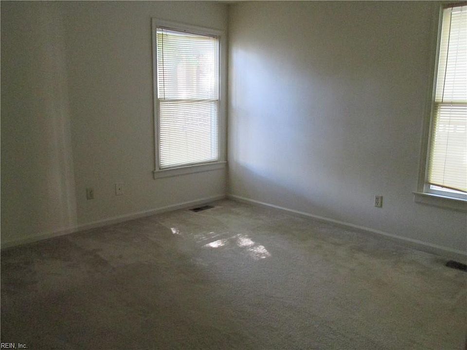 1st image of 821 Gates Ave APT 1