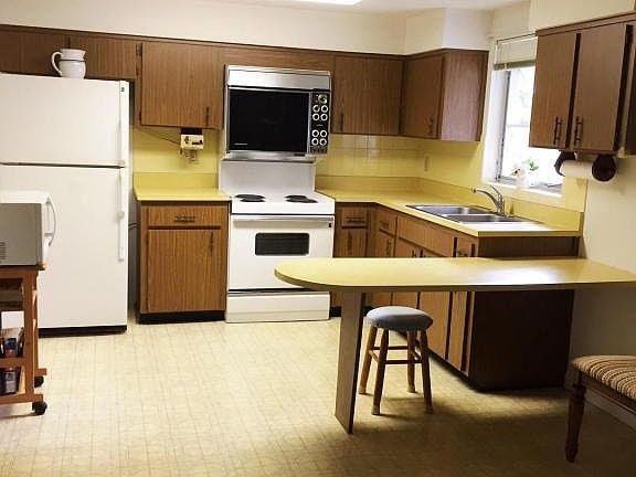 2nd image of 2071 Wisteria Ln