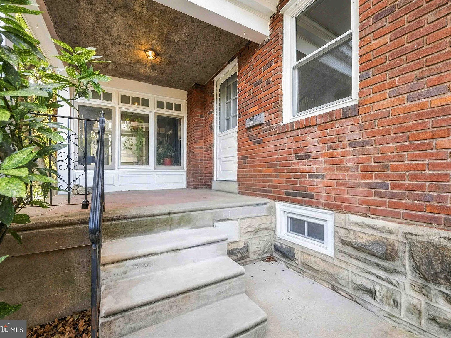 3 bed, 1.0 bath, 936 sqft, $2,050 — Photo 3
