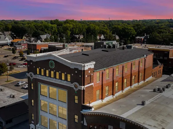 209 E Washington St APT 5, Bloomington, IL 61701