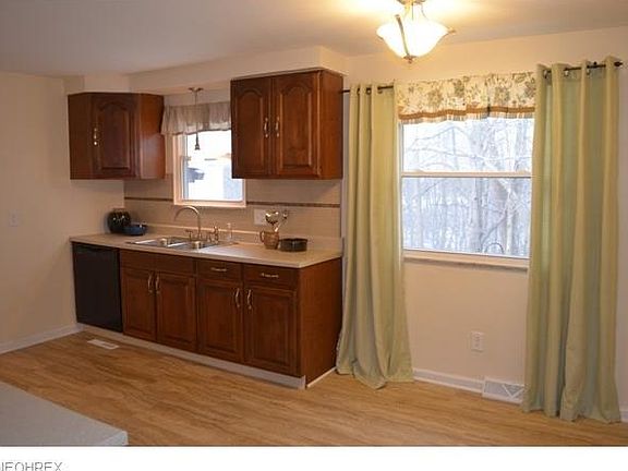 5th image of 910 McKinley Ave