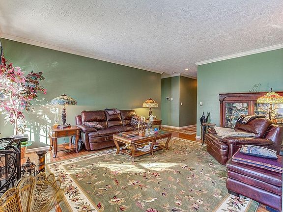 4th image of 6924 Creekside Way