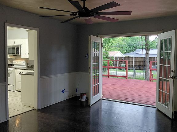 3rd image of 1109 Alamo Ln