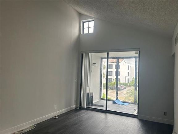 3rd image of 213 Lake Pointe Dr APT 202