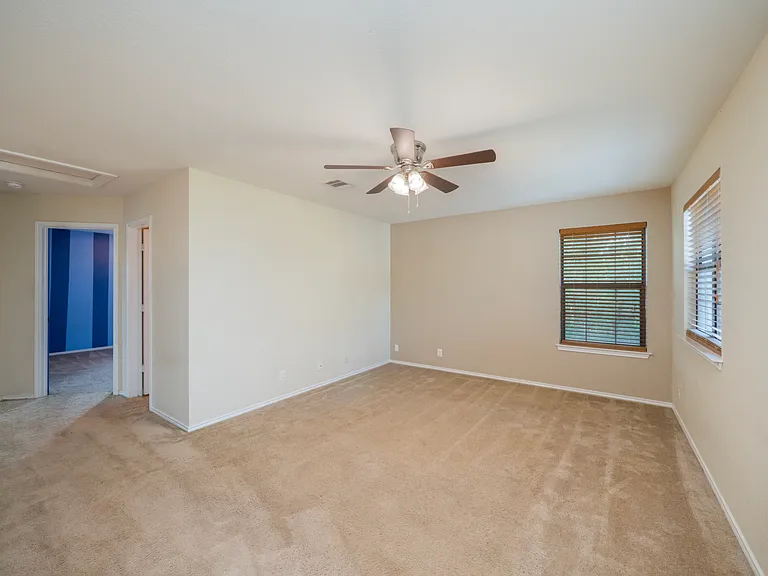 141 Clover Cv — Photo 21