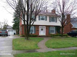 207 Beuland Ave, Mount Clemens, MI 48043