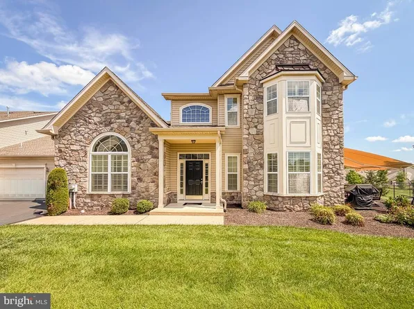 124 Thornhill Ln, Newtown, PA 18940